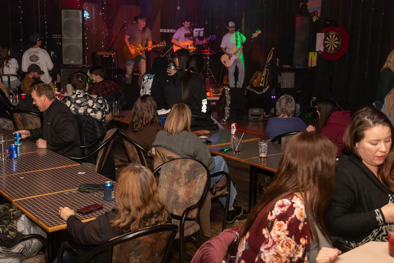 A busy night at Rednex, with a band playing at the back